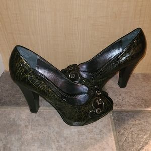 7.5 naughty monkey Y2K black w/gold buckle peep toe chunky heels